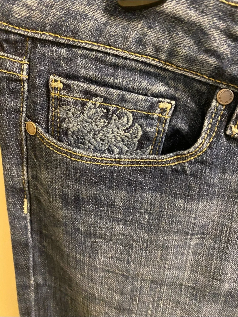 Paige Jeans 32 Hollywood Hills Stretch Blue Denim Flare Leg 14 Embroidered